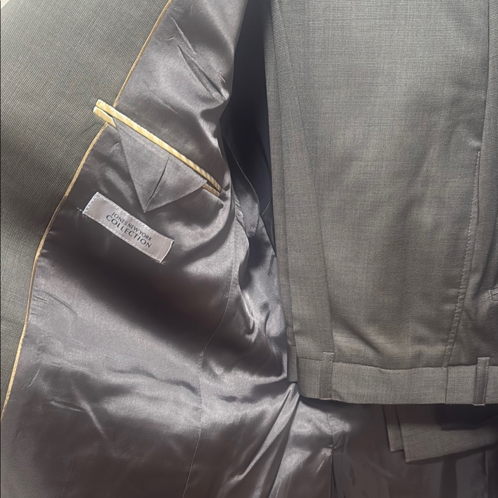 Men's Gray Suit by